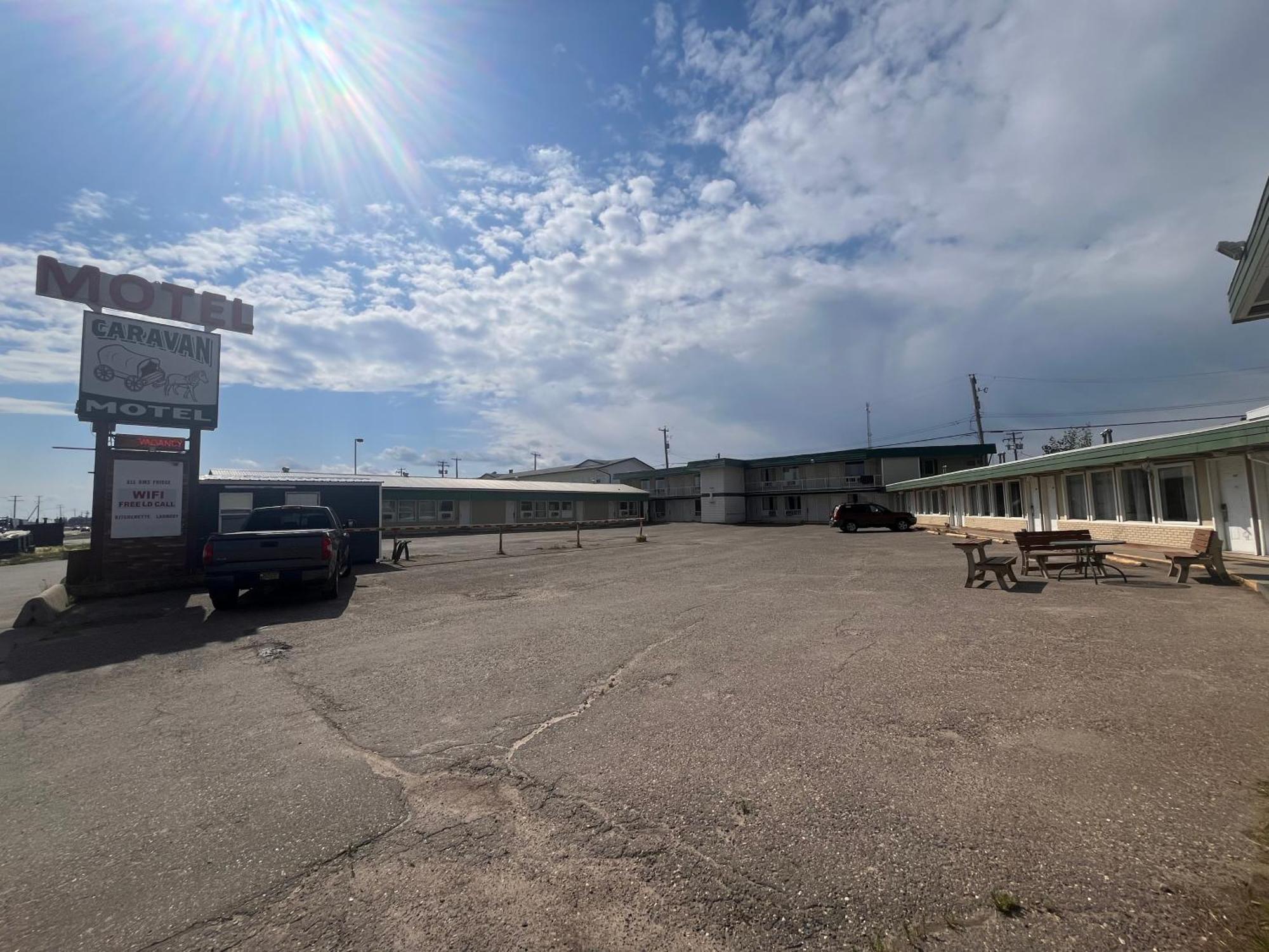 Caravan Motel Fort St. John Екстер'єр фото