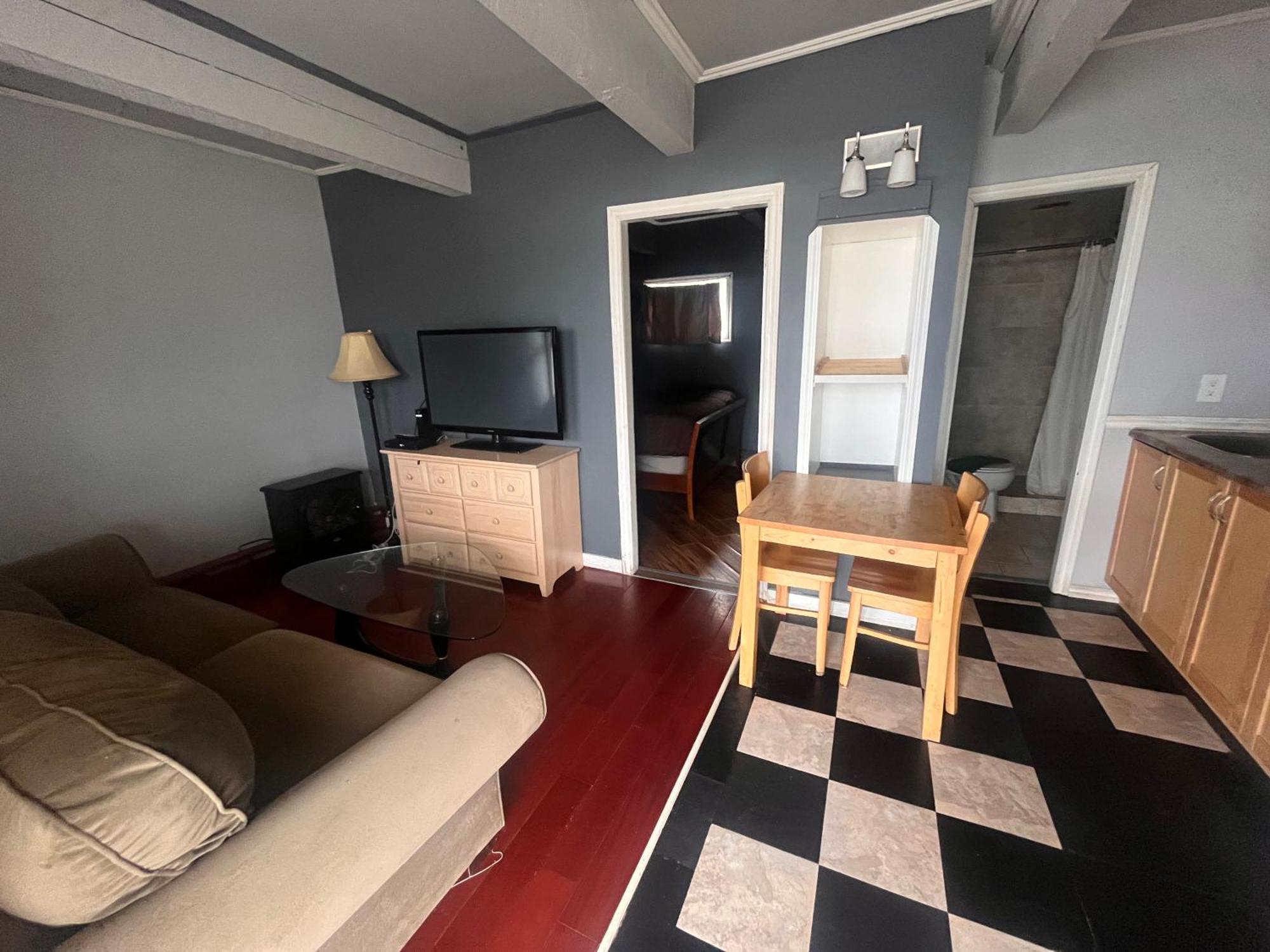 Caravan Motel Fort St. John Екстер'єр фото
