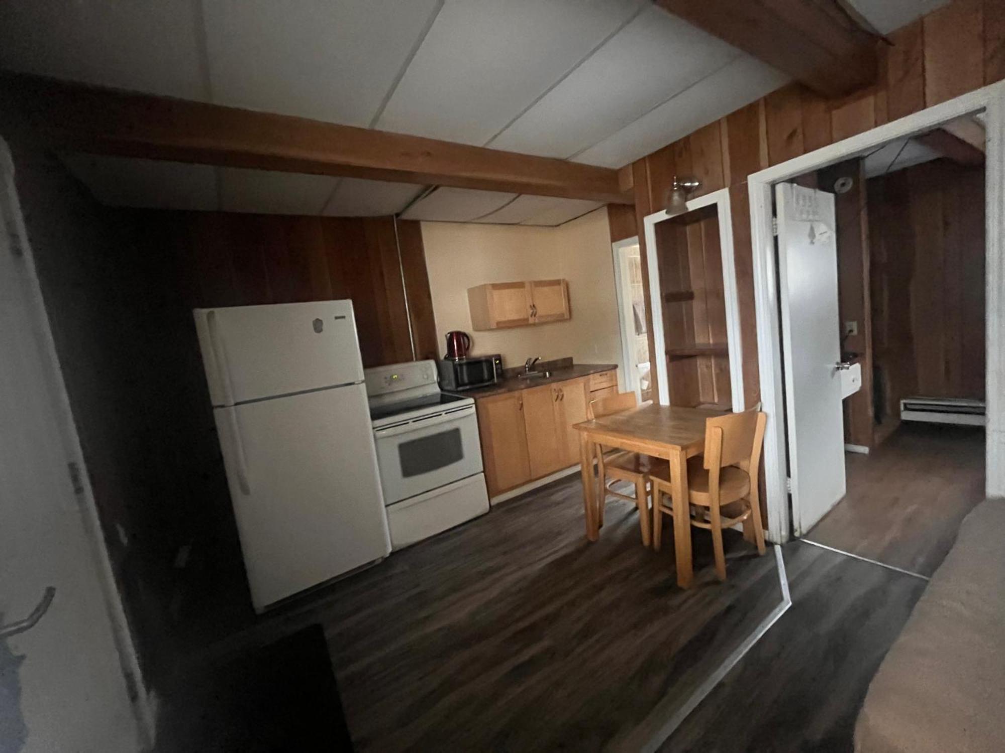 Caravan Motel Fort St. John Екстер'єр фото