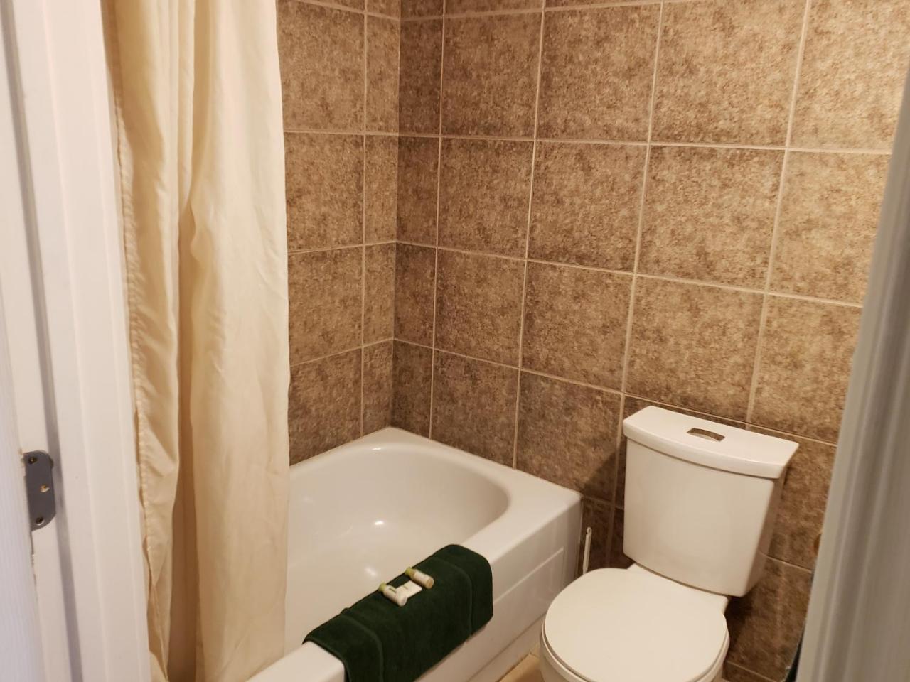 Caravan Motel Fort St. John Екстер'єр фото