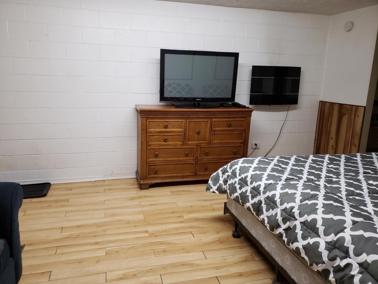 Caravan Motel Fort St. John Екстер'єр фото