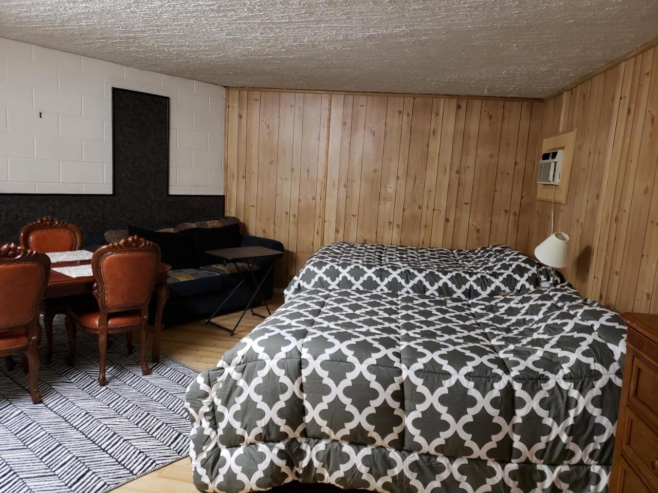 Caravan Motel Fort St. John Екстер'єр фото