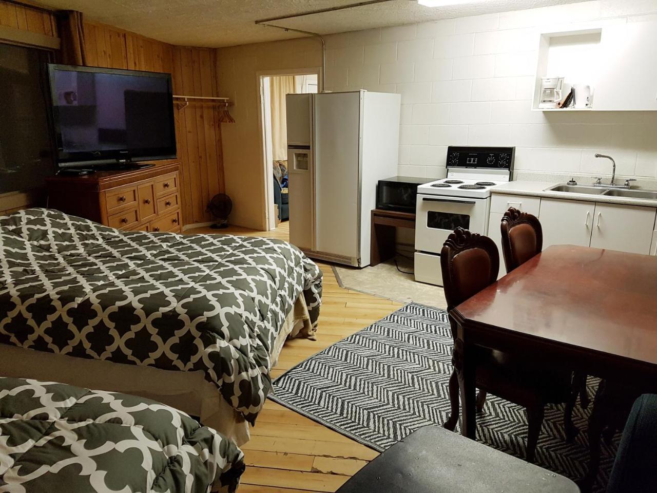 Caravan Motel Fort St. John Екстер'єр фото