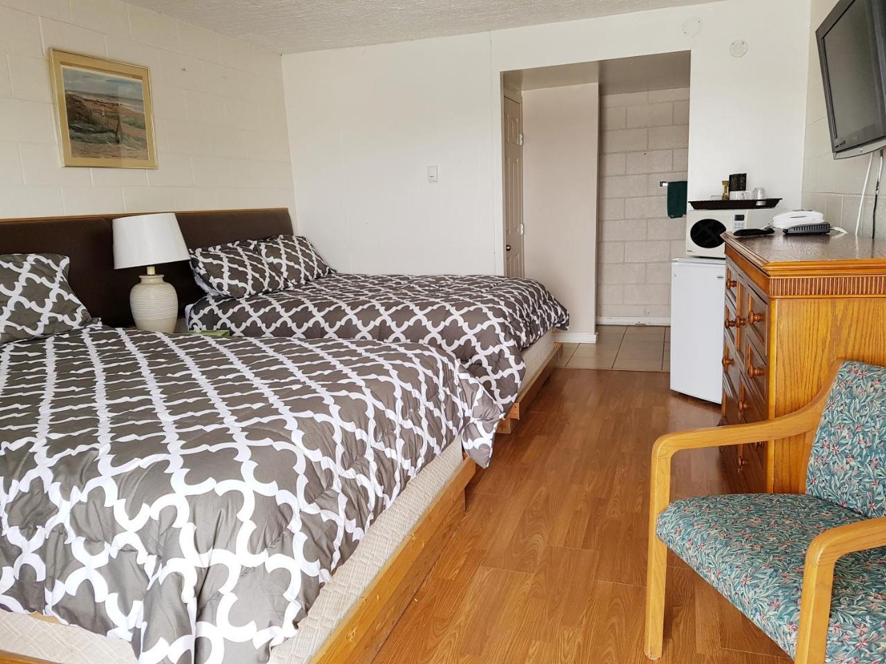 Caravan Motel Fort St. John Екстер'єр фото