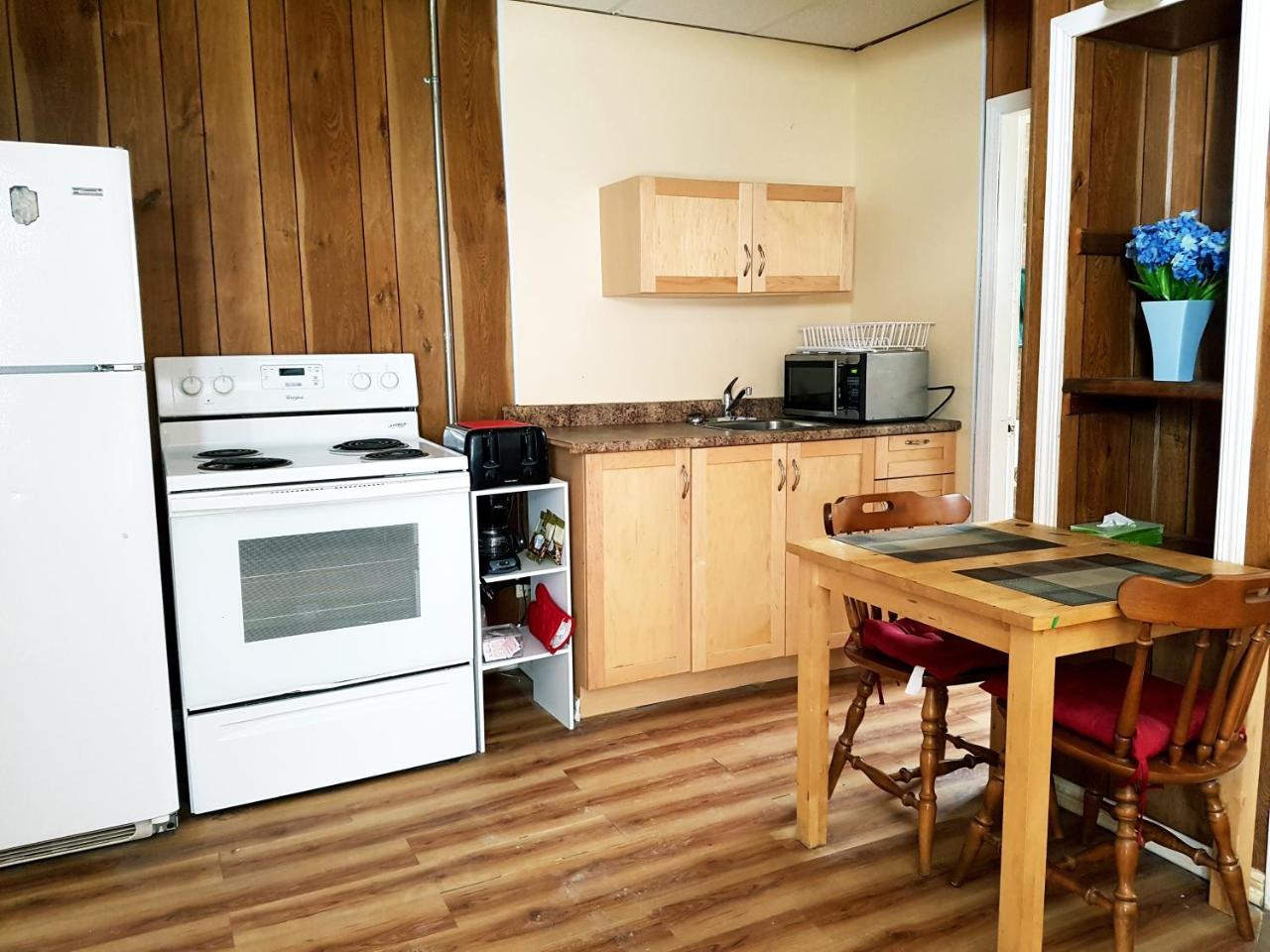 Caravan Motel Fort St. John Екстер'єр фото